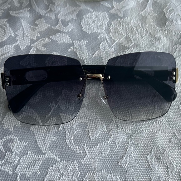 CHANEL Sunglasses - Picture 1 of 3